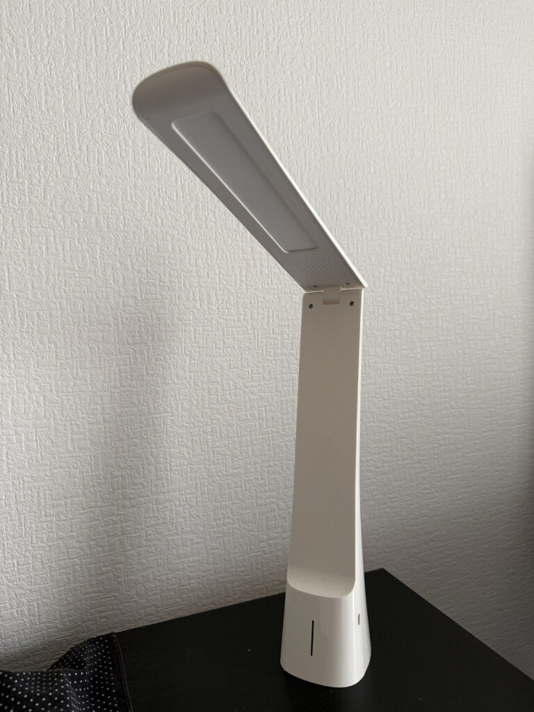 大失敗!省エネで目に優しいLEDライトスタンド。実は処分にも困る製品だった