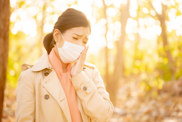 新型コロナウイルスとインフルエンザなどは咳から見分ける方法