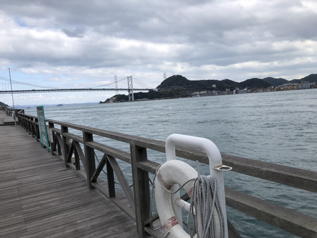 唐戸市場前から関門海峡大橋