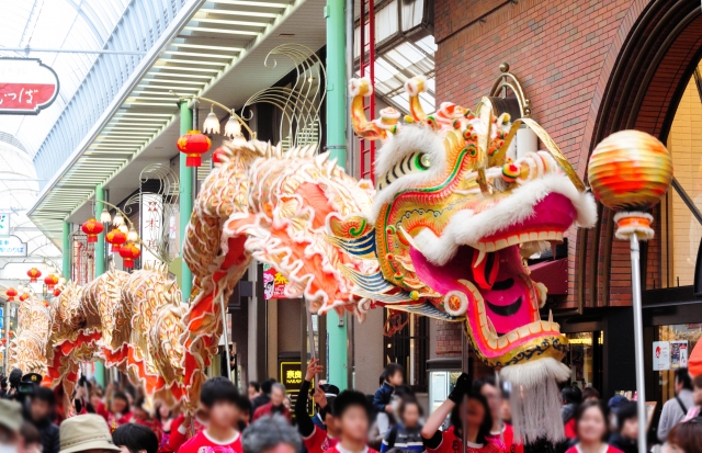中華街の春節祭は南京町で開催！楽しいイベント変臉（へんれん）・獅子舞採青も
