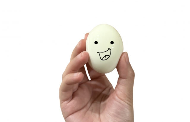赤い卵・白い卵、なぜ価格違うのか、安価な卵と高価な卵の内容の違いは？