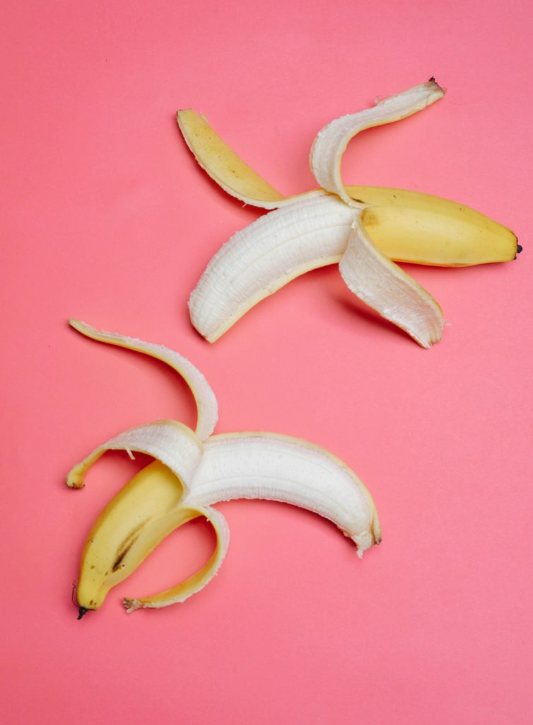 バナナは皮まで万能だった。バナナの皮の意外すぎる使い道！歯が真っ白に？？