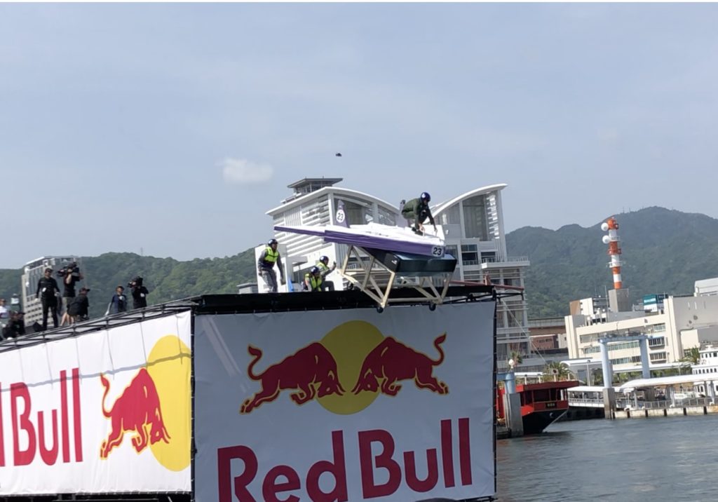 神戸ハーバーランドで鳥人間コンテスト「Red Bull Flight Day」笑顔の開催