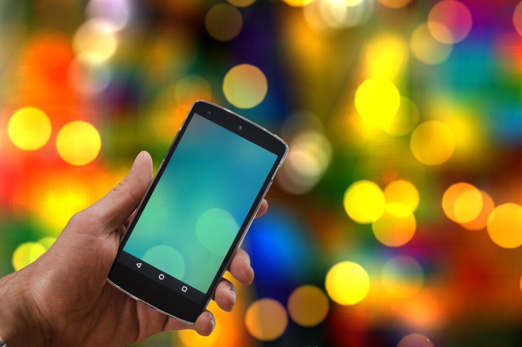 LINEトークサジェストって何？高齢者や初心者にもやさしい機能！AIが返信提案