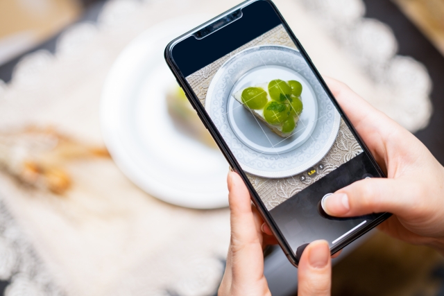 その写真、失敗じゃありません｜シニアのためのスマホ明るさ調整の基本【第4回】